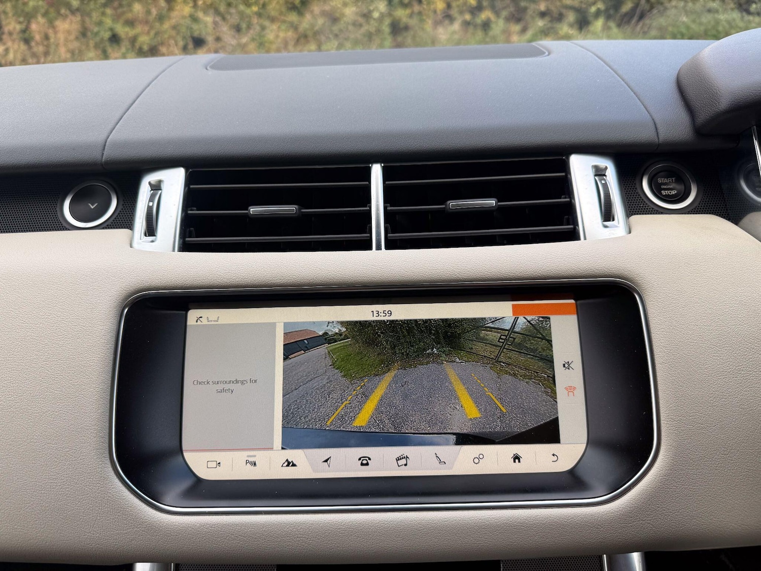 Used Land Rover Range Rover Sport 2017 for sale - 76381038: Photo 16