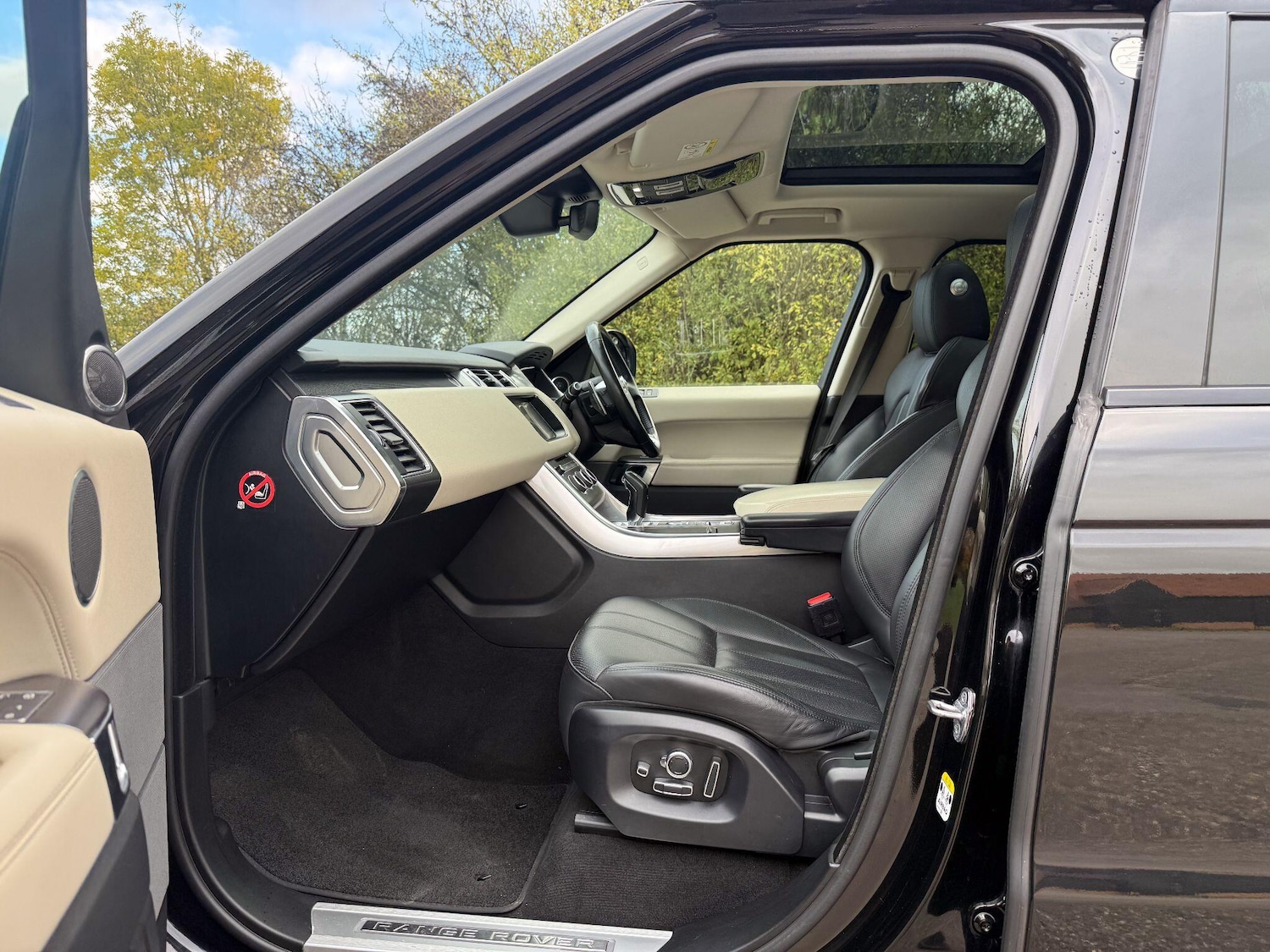 Used Land Rover Range Rover Sport 2017 for sale - 76381038: Photo 3