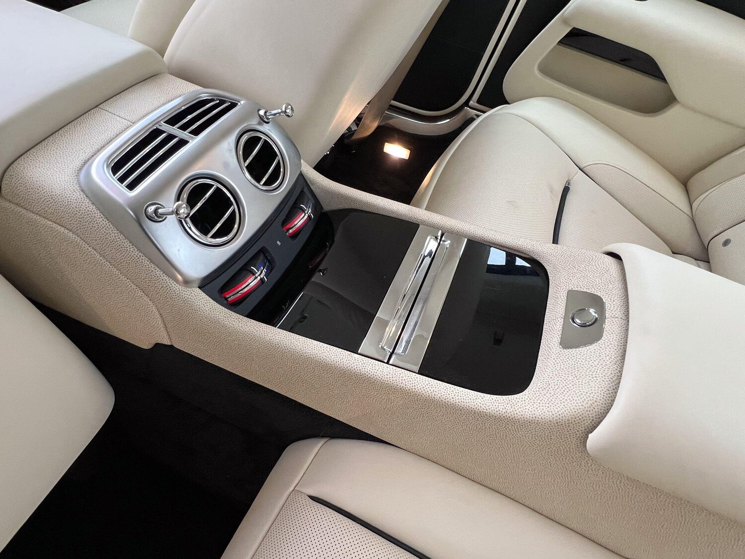 Used Rolls-Royce Wraith 2015 for sale - 75728876: Photo 17