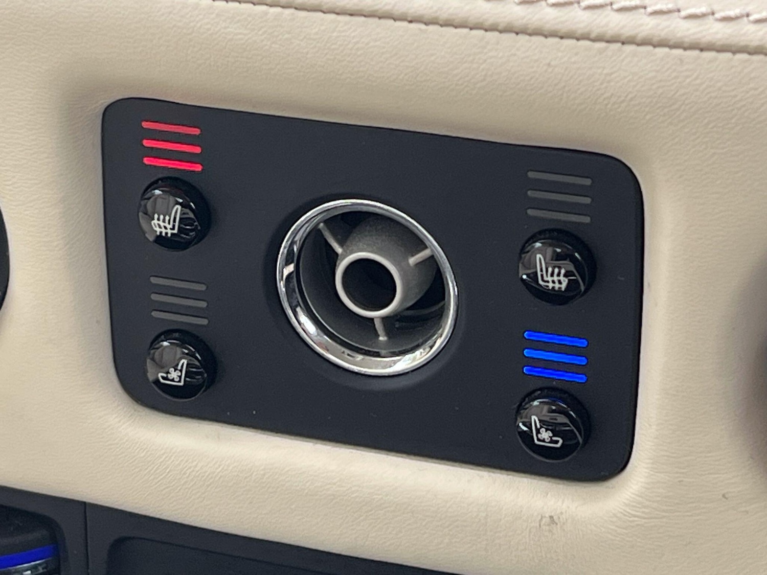 Used Rolls-Royce Wraith 2015 for sale - 75728876: Photo 33