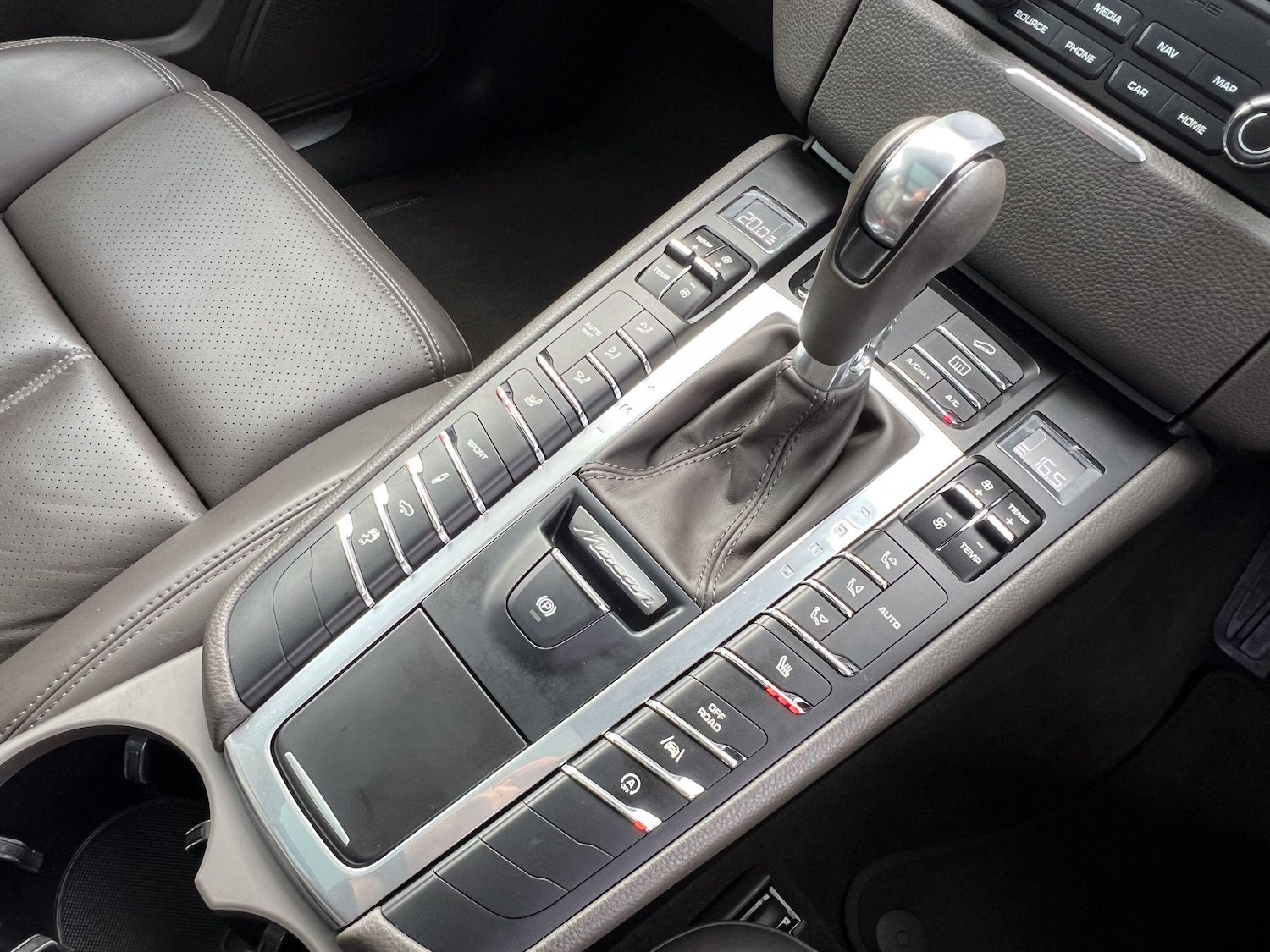 Used Porsche Macan 2017 for sale - 76499562: Photo 32