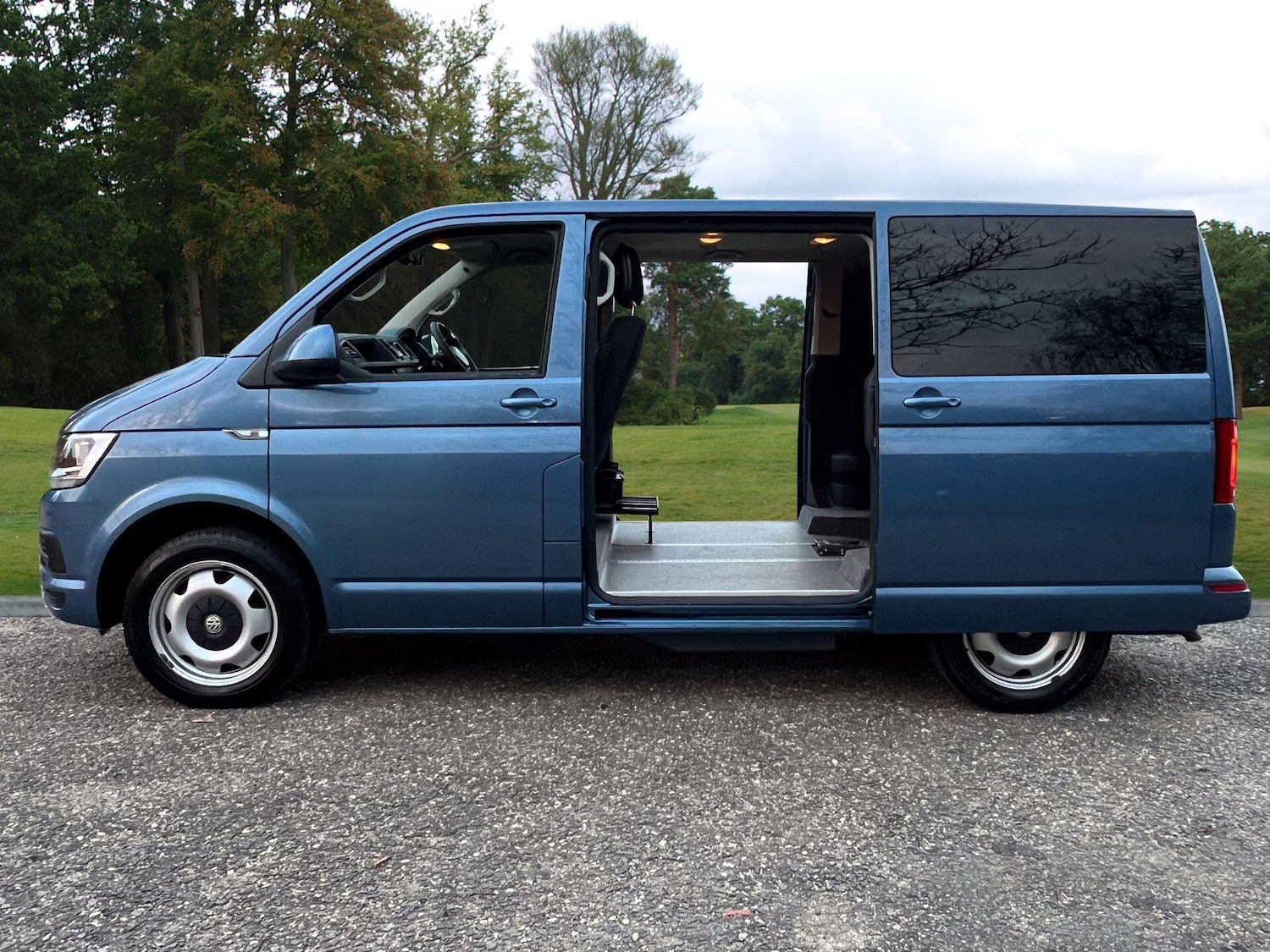 Used Volkswagen Transporter Shuttle 2018 for sale - 76613006: Photo 3