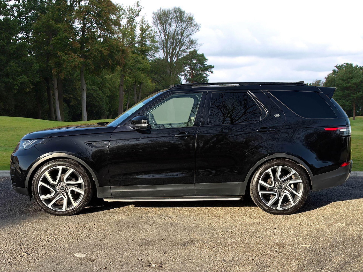 Used Land Rover Discovery 2019 for sale - 77074689: Photo 2