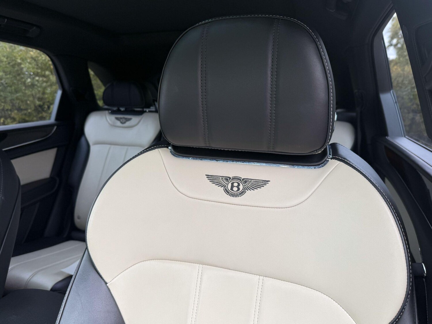 Used Bentley Bentayga 2017 for sale - 76227740: Photo 11