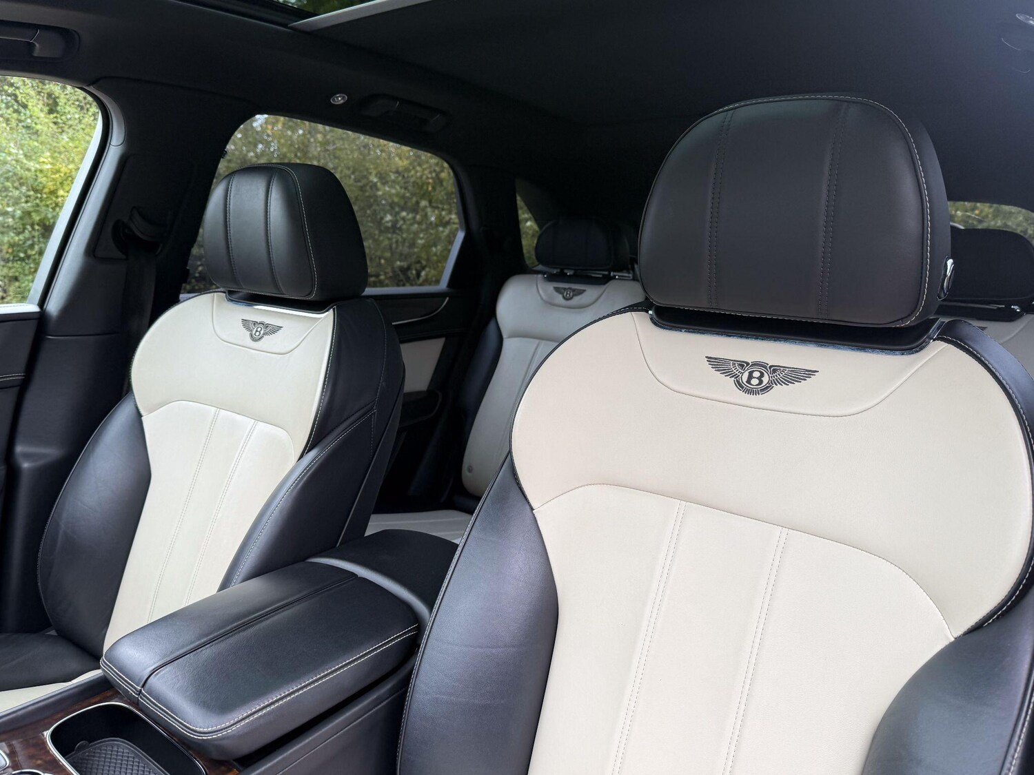 Used Bentley Bentayga 2017 for sale - 76227740: Photo 13