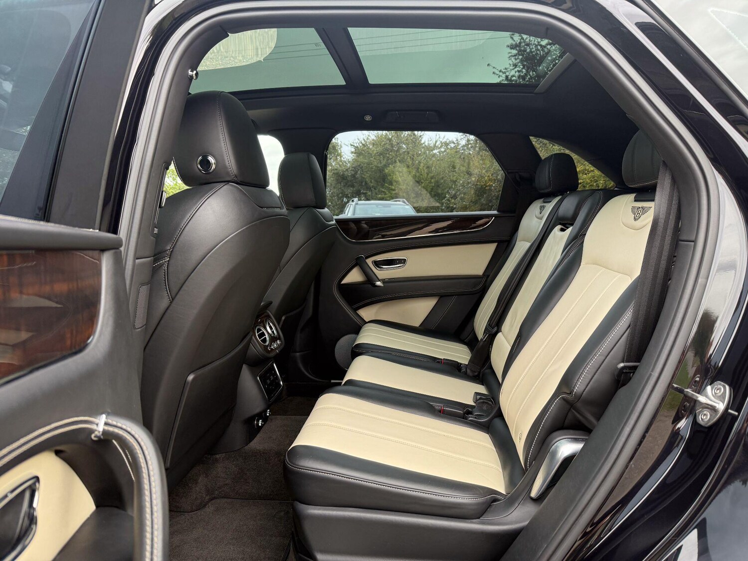 Used Bentley Bentayga 2017 for sale - 76227740: Photo 14