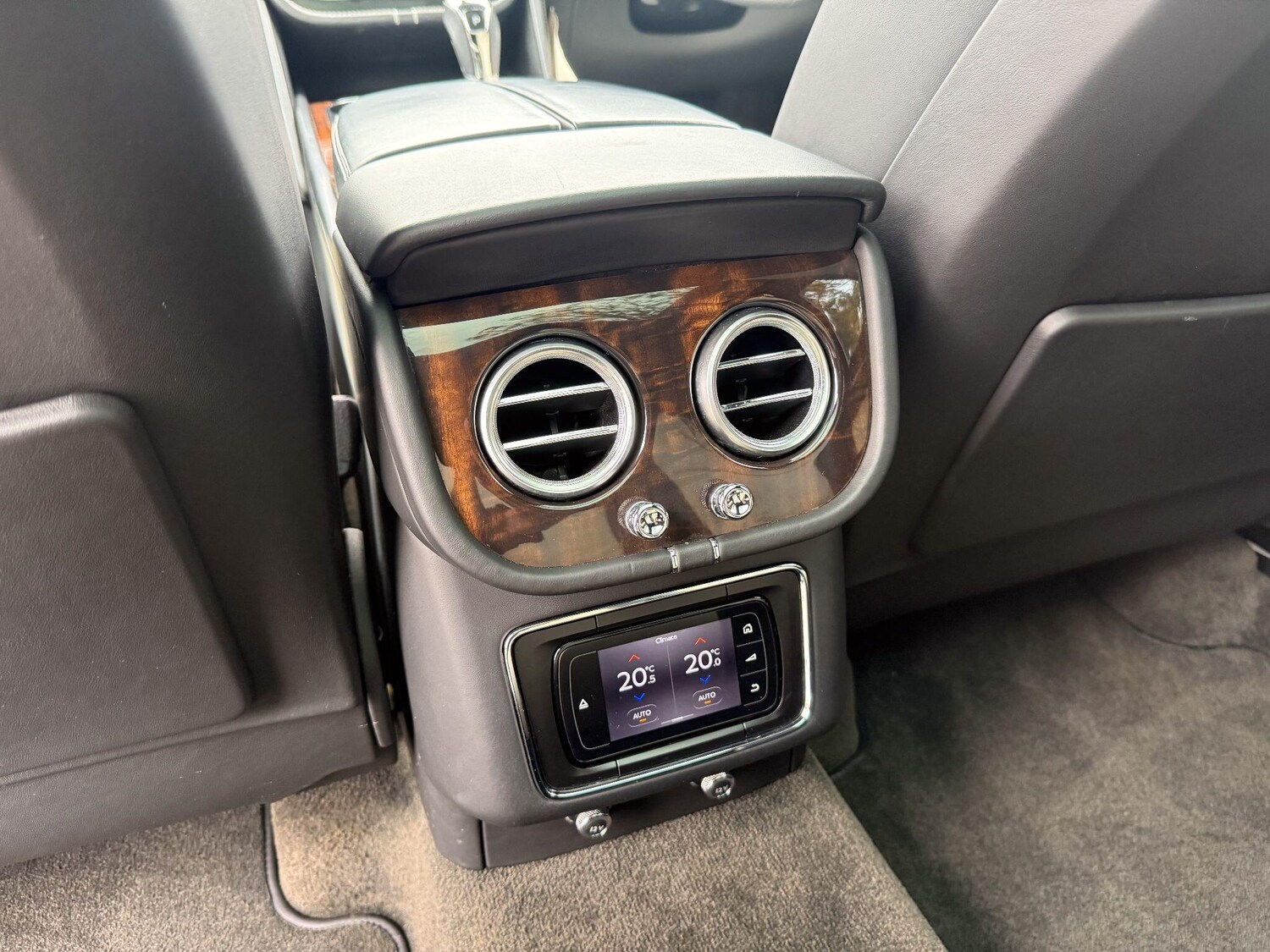 Used Bentley Bentayga 2017 for sale - 76227740: Photo 17