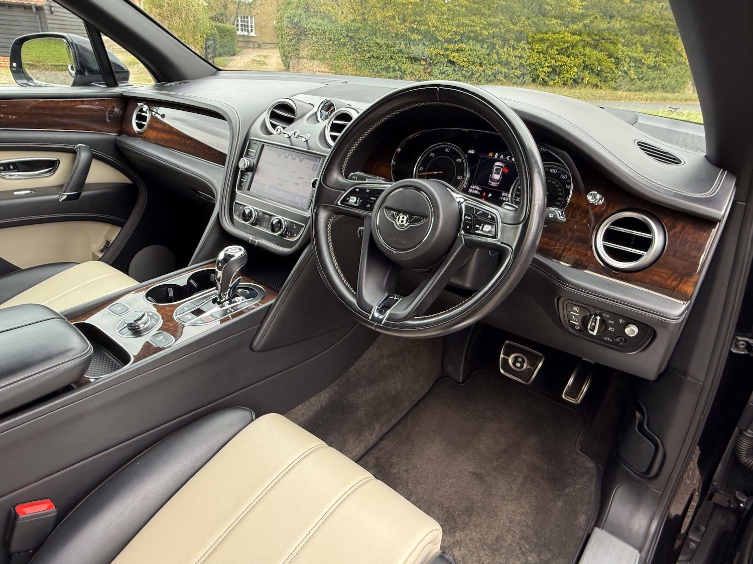 Used Bentley Bentayga 2017 for sale - 76227740: Photo 18