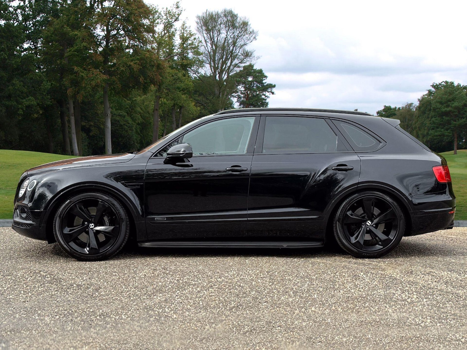 Used Bentley Bentayga 2017 for sale - 76227740: Photo 2