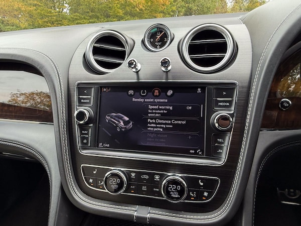 Used Bentley Bentayga 2017 for sale - 76227740: Photo 24