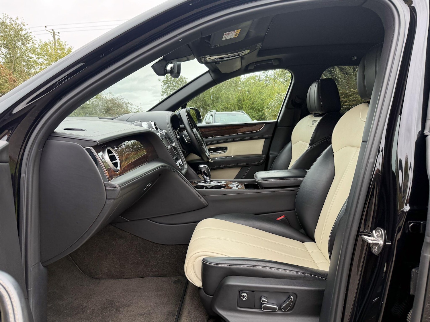 Used Bentley Bentayga 2017 for sale - 76227740: Photo 3