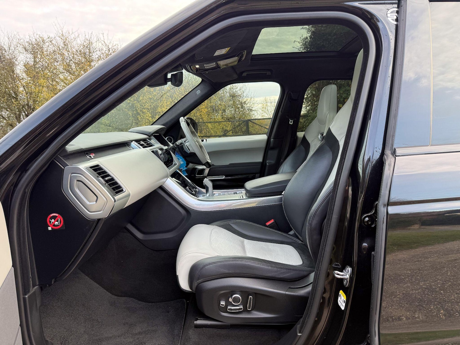 Used Land Rover Range Rover Sport 2018 for sale - 76993071: Photo 3