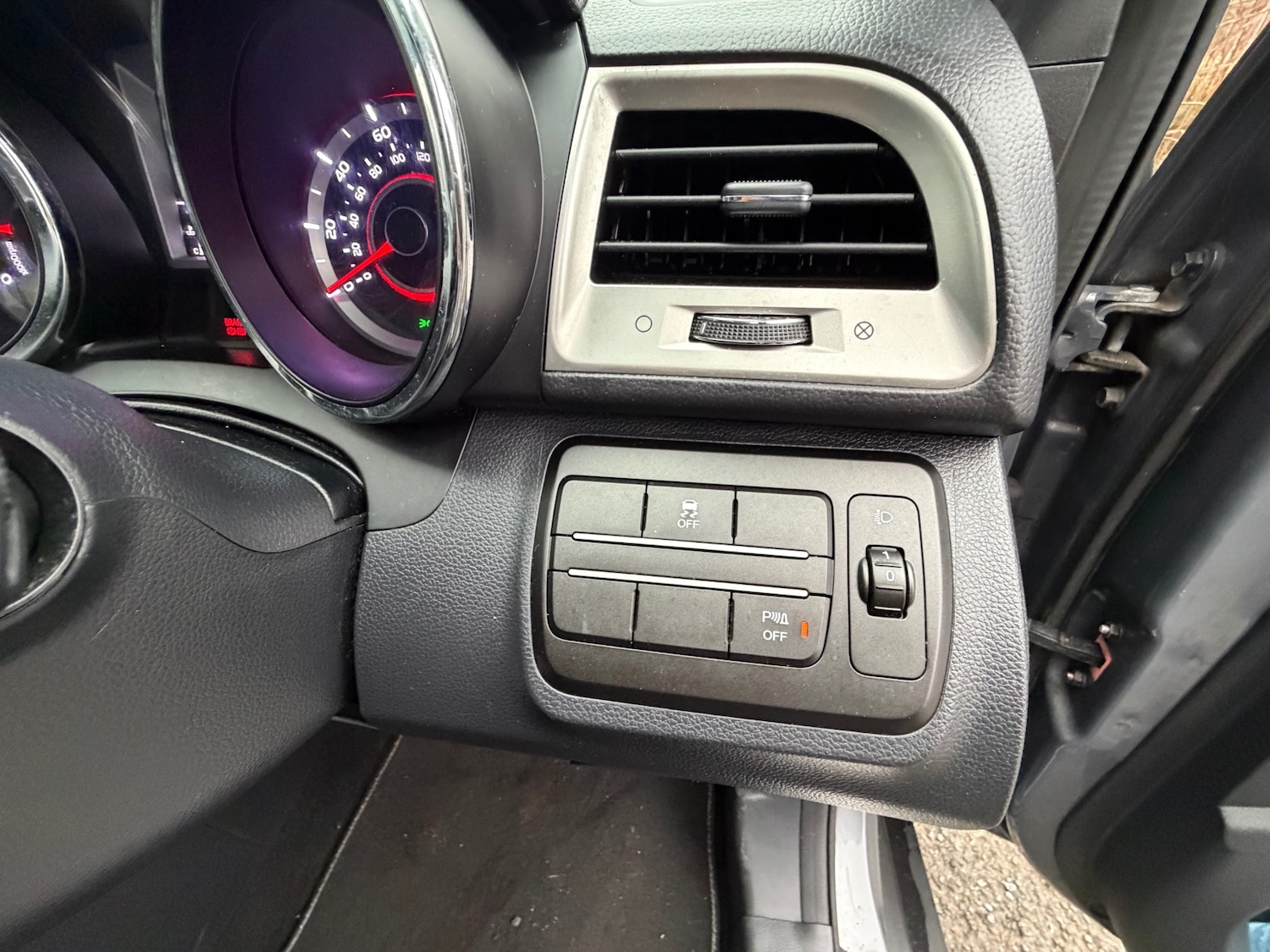 Used Ssangyong Tivoli 2015 for sale - 77350217: Photo 6