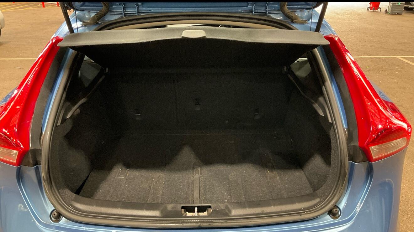 Used Volvo V40 Cross Country 2015 for sale - 76433237: Photo 11