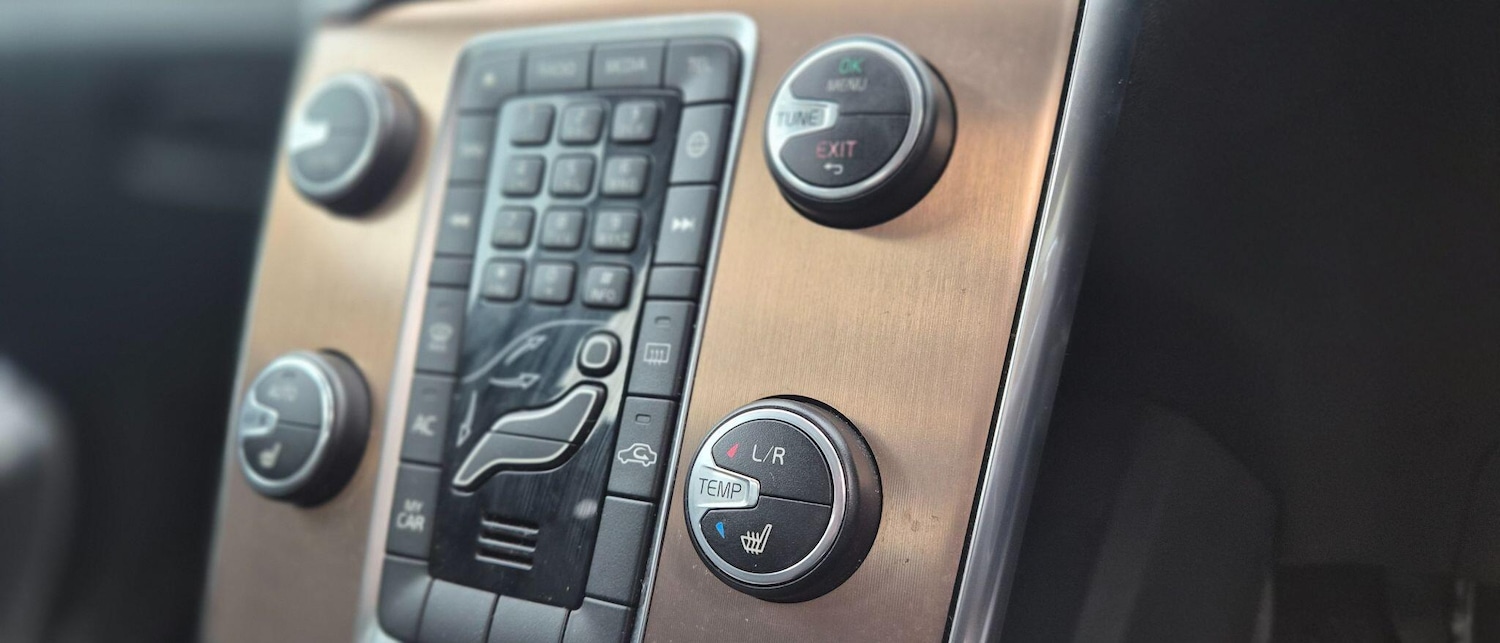 Used Volvo V40 Cross Country 2015 for sale - 76433237: Photo 12