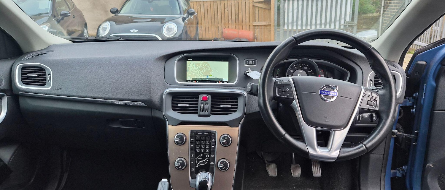 Used Volvo V40 Cross Country 2015 for sale - 76433237: Photo 13