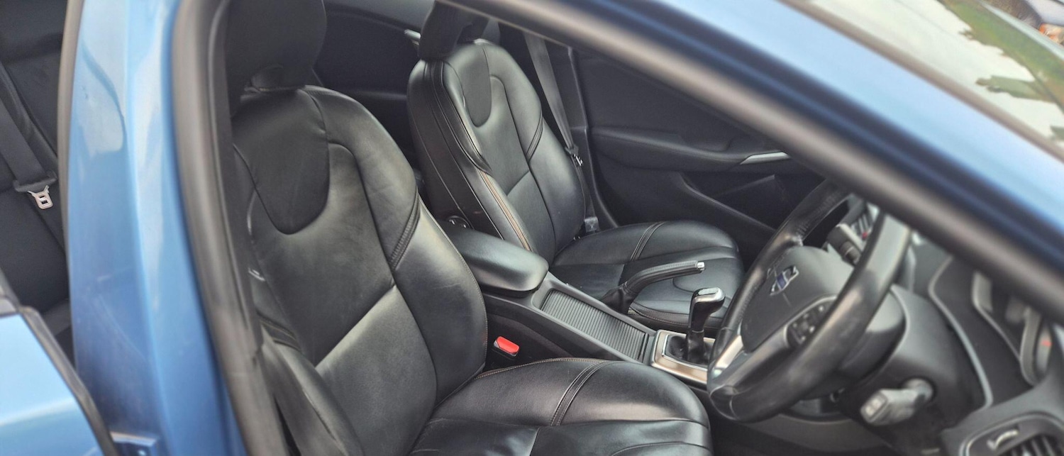 Used Volvo V40 Cross Country 2015 for sale - 76433237: Photo 14