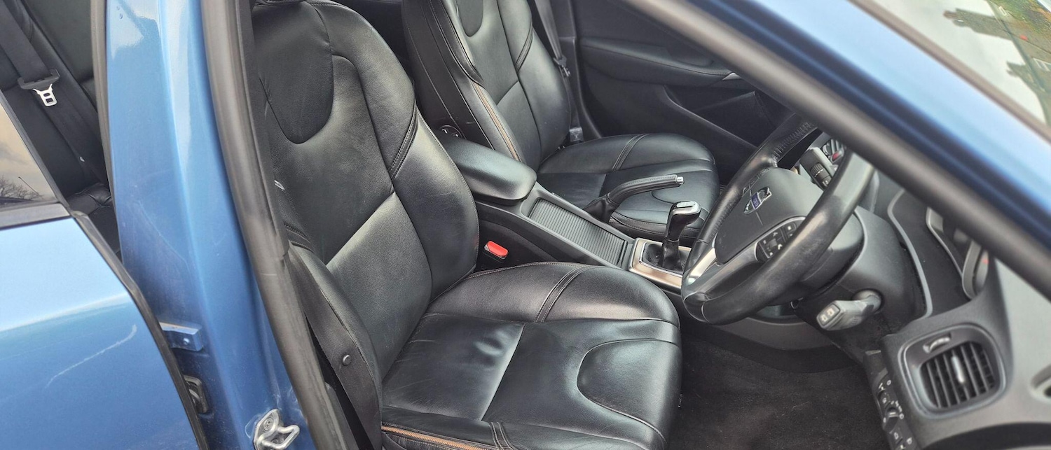 Used Volvo V40 Cross Country 2015 for sale - 76433237: Photo 15