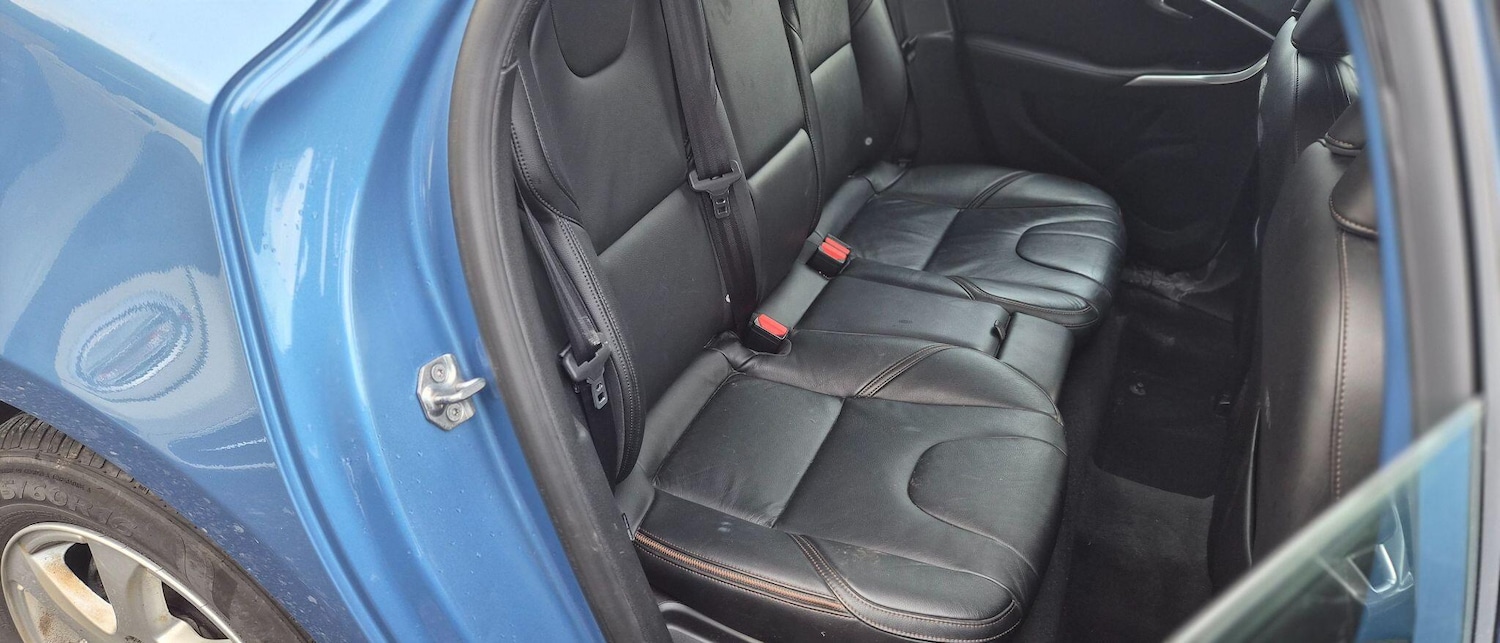 Used Volvo V40 Cross Country 2015 for sale - 76433237: Photo 16