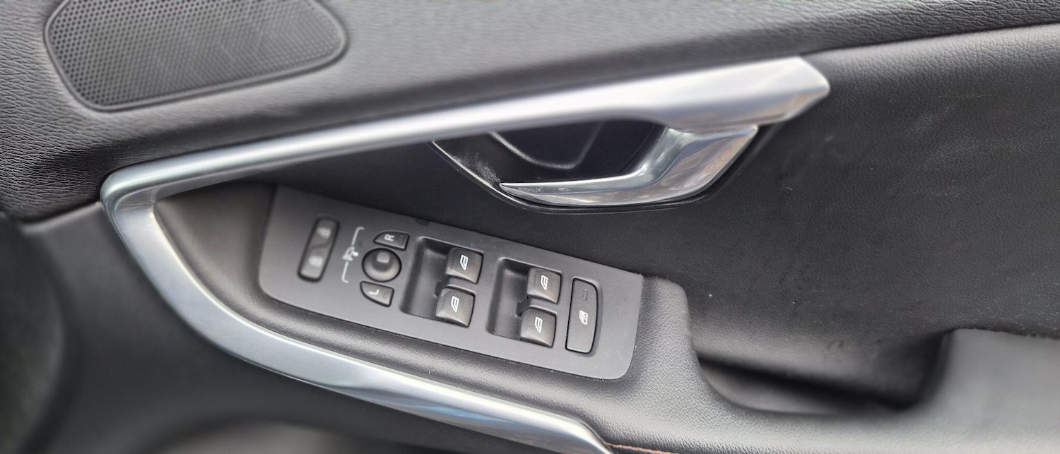 Used Volvo V40 Cross Country 2015 for sale - 76433237: Photo 18