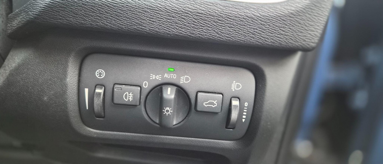 Used Volvo V40 Cross Country 2015 for sale - 76433237: Photo 19