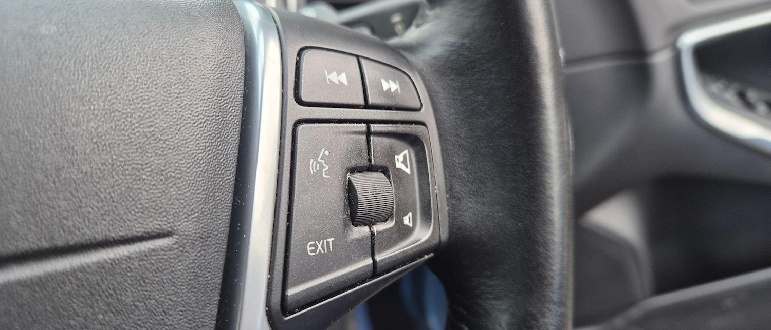 Used Volvo V40 Cross Country 2015 for sale - 76433237: Photo 20