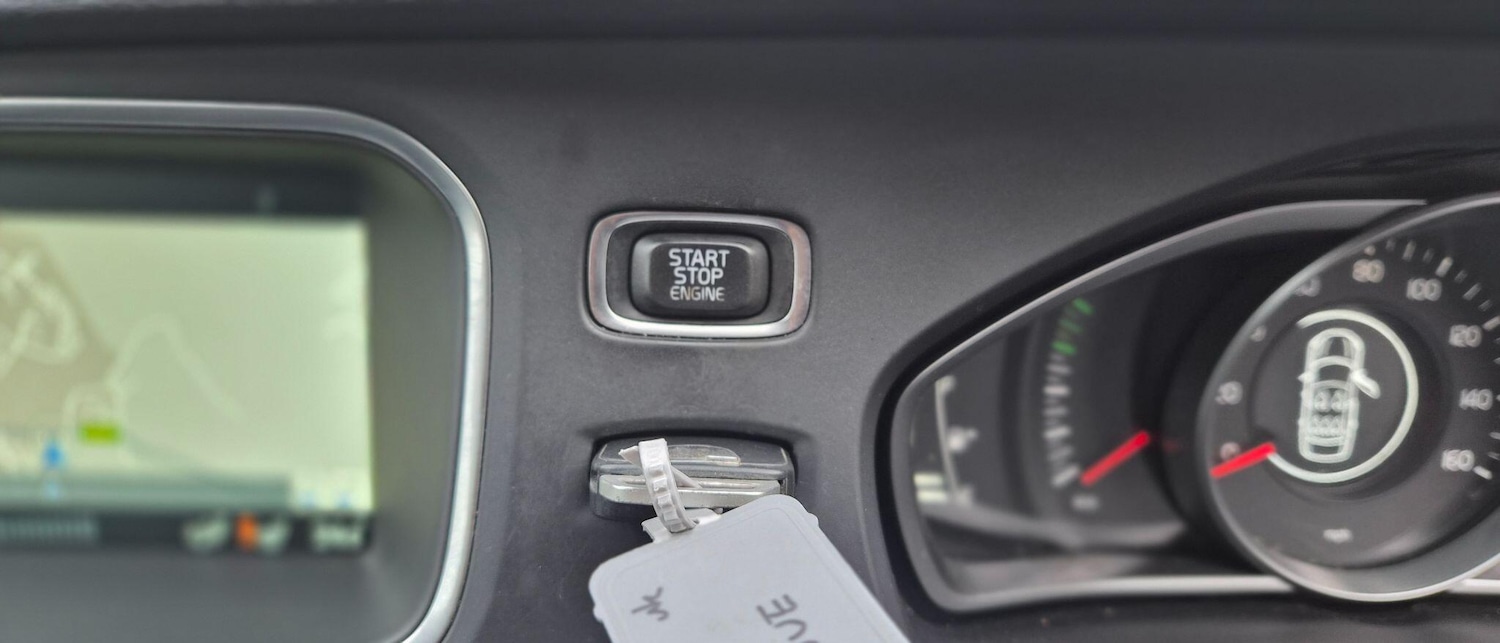 Used Volvo V40 Cross Country 2015 for sale - 76433237: Photo 25