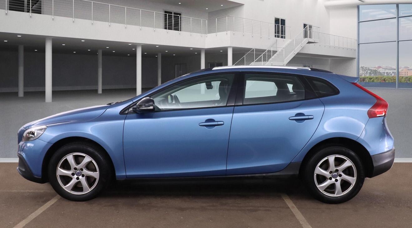 Used Volvo V40 Cross Country 2015 for sale - 76433237: Photo 4