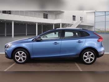 Used Volvo V40 Cross Country 2015 for sale - 76433237: Photo