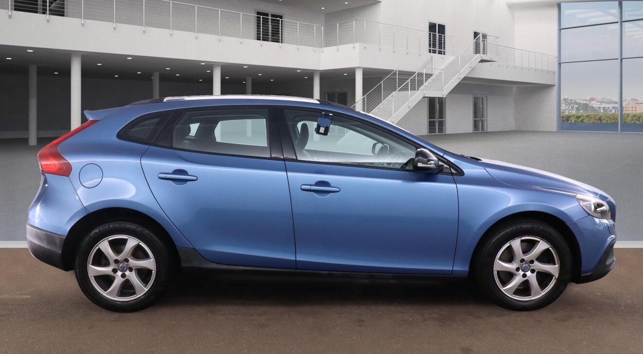 Used Volvo V40 Cross Country 2015 for sale - 76433237: Photo 5