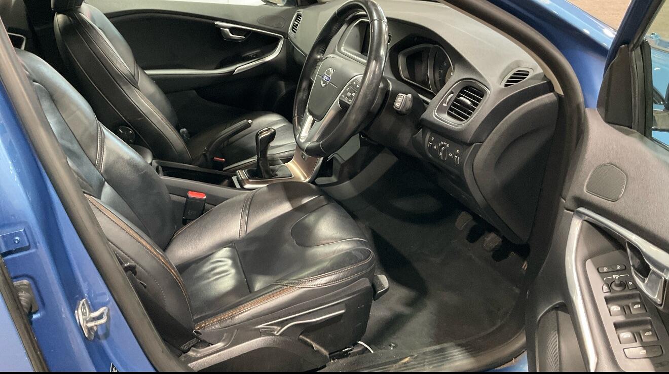 Used Volvo V40 Cross Country 2015 for sale - 76433237: Photo 8