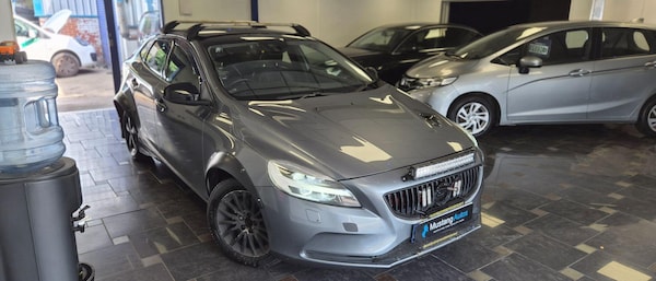 Used Volvo V40 2016 for sale - 75506881: Photo 8