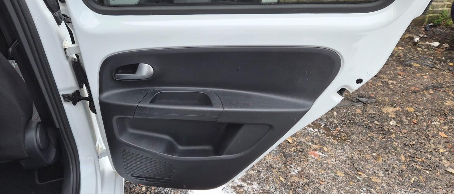 Used Volkswagen up! 2021 for sale - 77853145: Photo 17