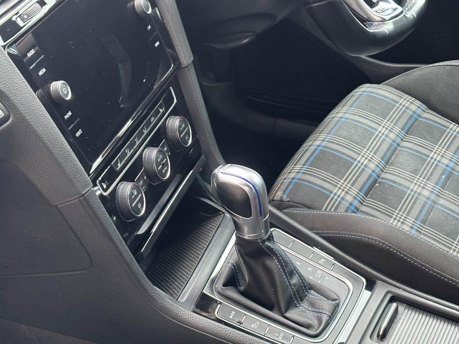 Used Volkswagen Golf 2017 for sale - 77320649: Photo 10