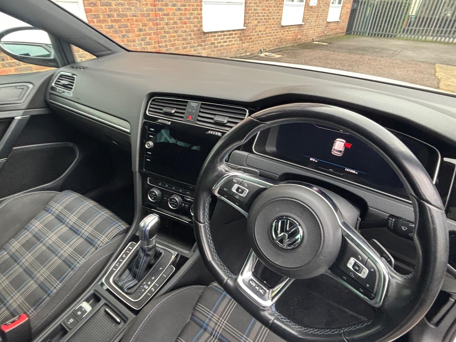 Used Volkswagen Golf 2017 for sale - 77320649: Photo 11
