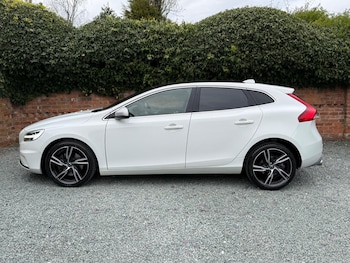Used Volvo V40 2018 for sale - 78100255: Photo