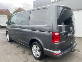 Used Volkswagen Transporter 2018 for sale - 77742624: Photo