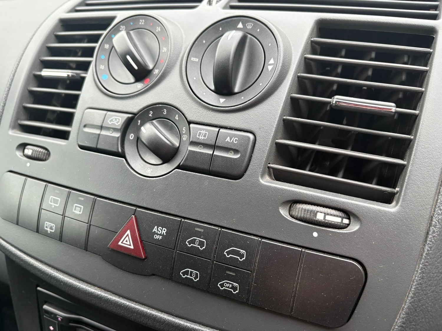 Used Mercedes-Benz Vito 2015 for sale - 77774409: Photo 27