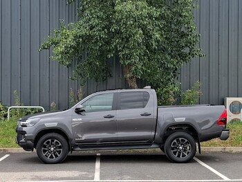 Used Toyota Hilux 2023 for sale - 75562405: Photo