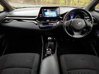 Used Toyota C-HR 2018 for sale - 77329762: Photo