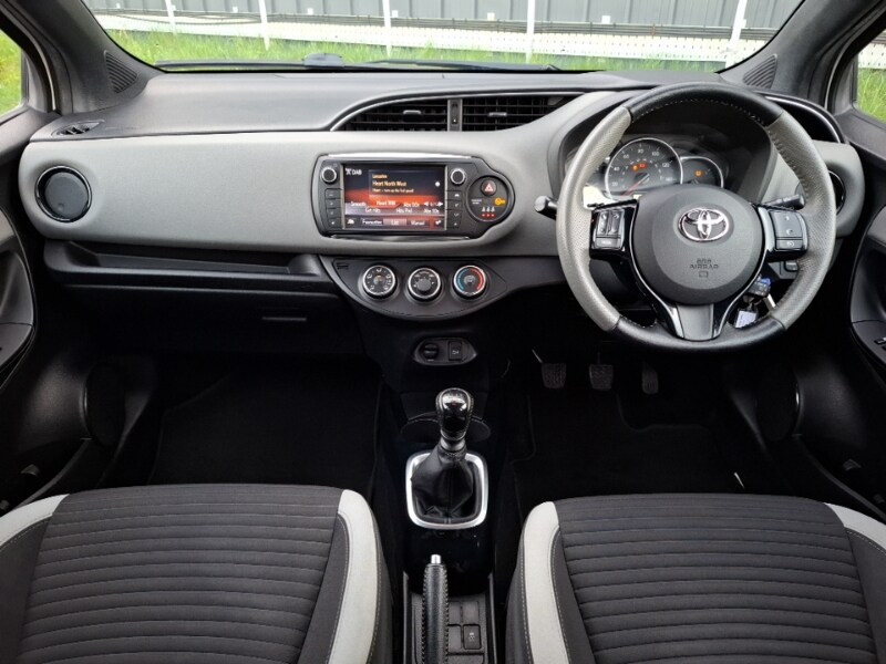 Used Toyota Yaris 2016 for sale - 77969198: Photo 2