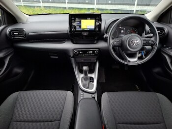 Used Toyota Yaris 2023 for sale - 77605776: Photo