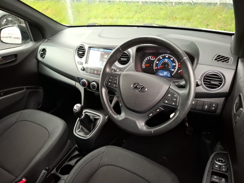 Used Hyundai i10 2018 for sale - 76928496: Photo 2