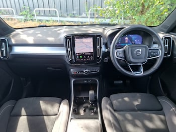 Used Volvo XC40 2025 for sale - 79461399: Photo