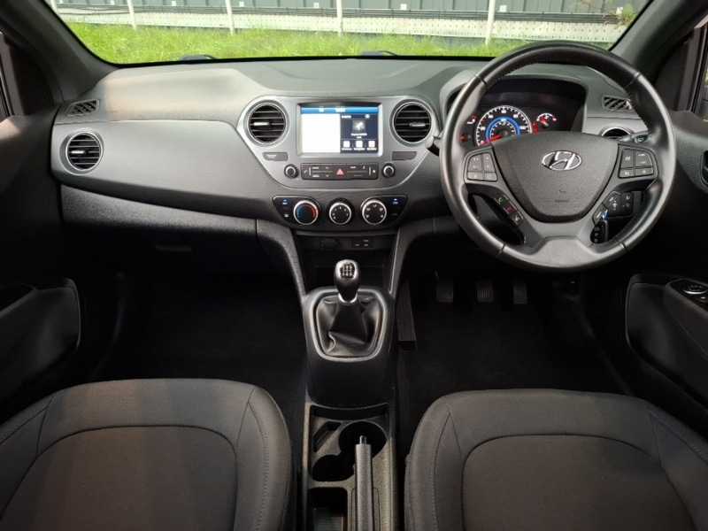 Used Hyundai i10 2018 for sale - 76537183: Photo 2