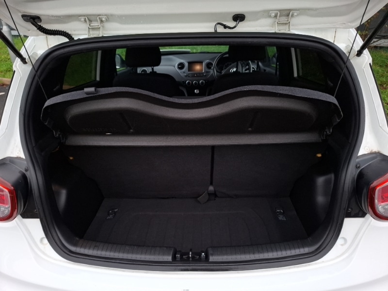 Used Hyundai i10 2018 for sale - 76537183: Photo 8