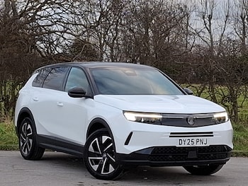 2025 - 1.2 Hybrid [136] Ultimate 5dr e-DCT6 [Pan Roof]