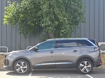 Used Peugeot 5008 2023 for sale - 79447523: Photo
