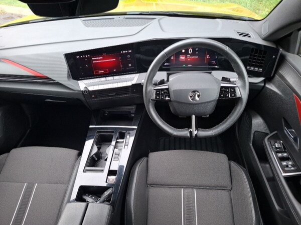 Used Vauxhall Astra 2022 for sale - 76282031: Photo 2
