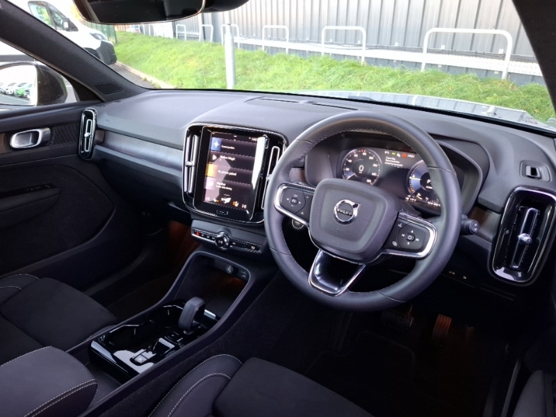 Used Volvo XC40 2022 for sale - 76630472: Photo 2